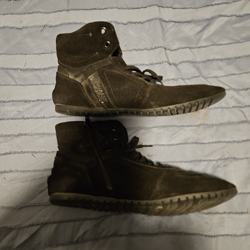 SALE ** Bough Overseas Black High-Top Shoes